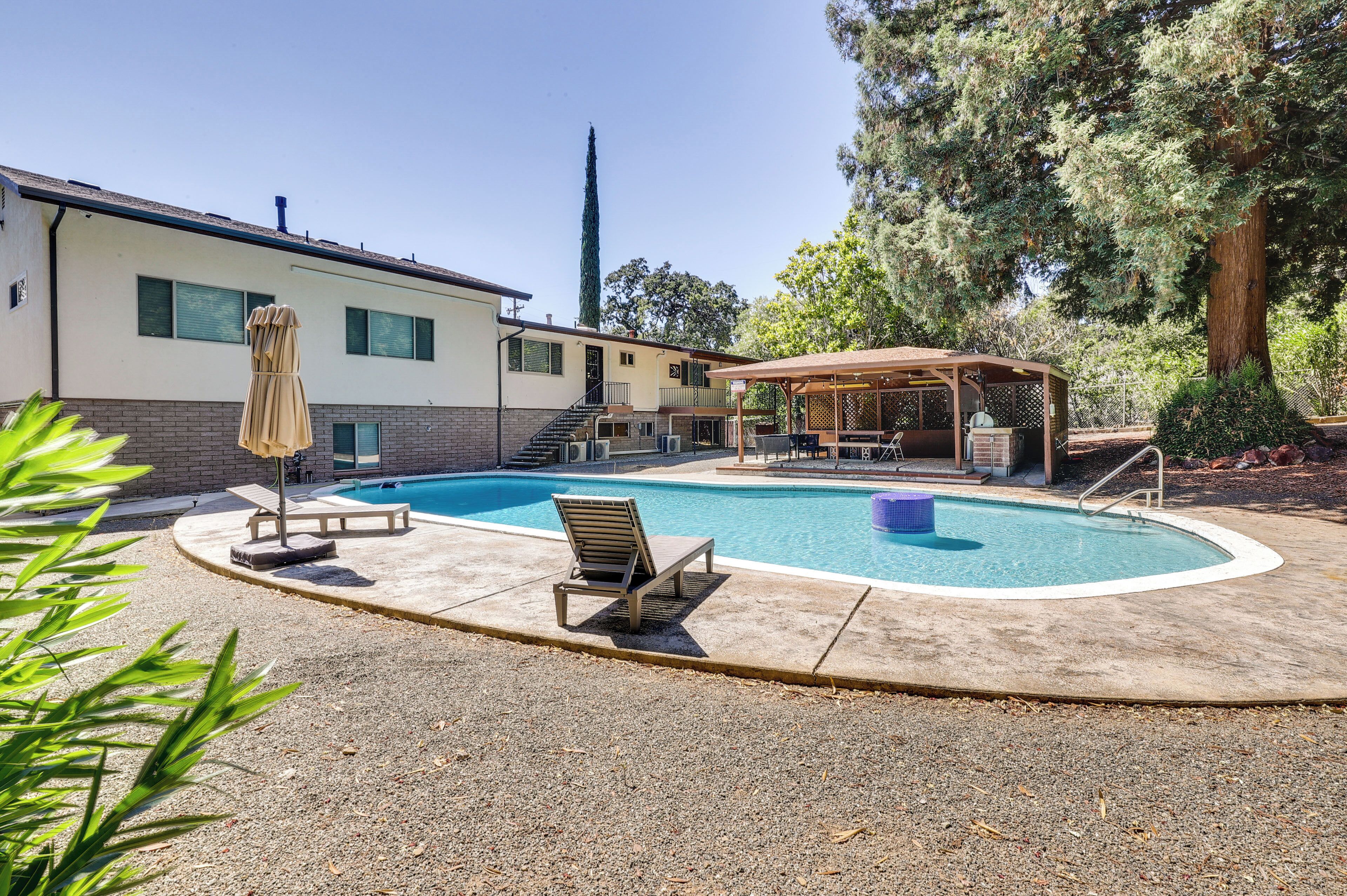 Vacation Rental 2 Mi to Clearlake Oaks Boat Launch