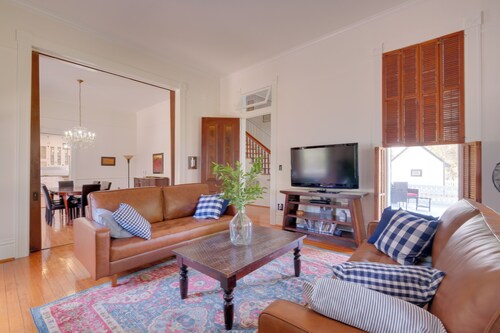 WFH Friendly: Abode w/ Balcony in Columbus!