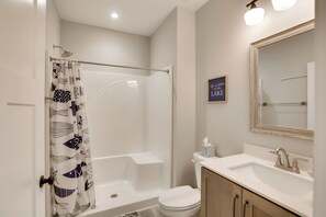 Hair dryer, towels - Lovely Kerr Lake House w/ Private Dock! (Manson)