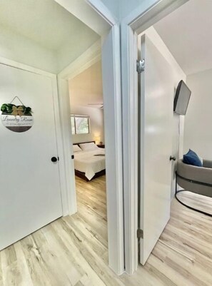 2 bedrooms, in-room safe, desk, iron/ironing board