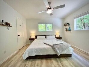 2 Schlafzimmer, Zimmersafe, Schreibtisch, Bügeleisen/Bügelbrett