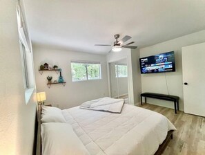 2 Schlafzimmer, Zimmersafe, Schreibtisch, Bügeleisen/Bügelbrett