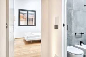 Doccia, asciugacapelli, bidet, asciugamani