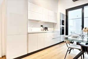 Fridge, microwave, oven, stovetop
