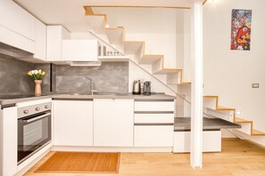 Fridge, oven, stovetop, dishwasher
