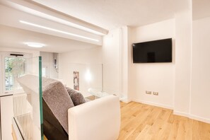 Interior - Walk to Navigli - 2 Bedrooms Apt (Milano)