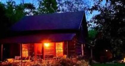Fraser Fir Rustic Cabin near Lake w/ Sunset Views