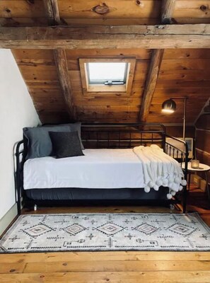 2 bedrooms, travel crib, WiFi, bed sheets