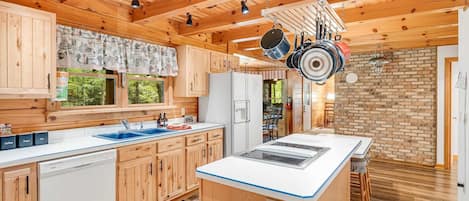 House (4 Bedrooms) | Interior