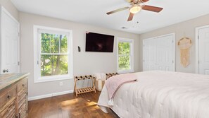 Interior - Cherry Blossom by Avantstay 6 Min to Downtown (Asheville)