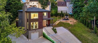 Modern Escape by Avanstay w/ Hot Tub, Fire Pit, Mountain Views, 10min to Town