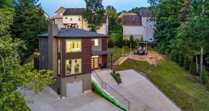 Modern Escape by Avanstay w/ Hot Tub, Fire Pit, Mountain Views, 10min to Town