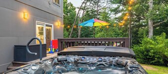 Modern Escape by Avanstay w/ Hot Tub, Fire Pit, Mountain Views, 10min to Town