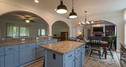 Riverside Ranch by Avantstay Mins to Downtown