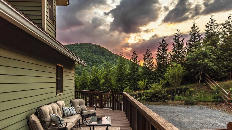 Hickory Nut Hideaway by Avantstay Mountain Views