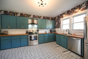 Maison (3 Bedrooms) | Cuisine privée | Réfrigérateur, micro-ondes, four, plaque de cuisson