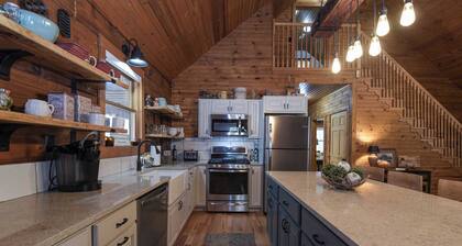 Deer Haven by Avantstay Cabin w/ Pond, Waterfall
