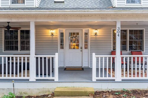 Asheville Cottage Retreat by Avantstay A+ Charm