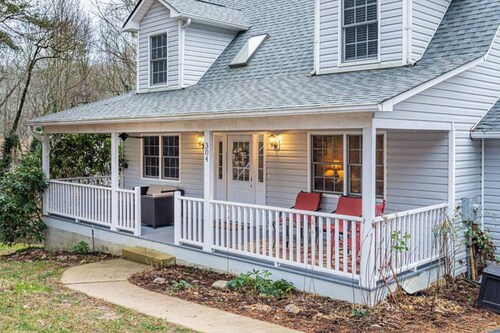 Asheville Cottage Retreat by Avantstay A+ Charm