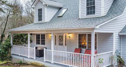 Asheville Cottage Retreat by Avantstay A+ Charm