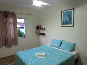 2 chambres, bureau, fer et planche à repasser, accès au Wi-Fi (inclus)