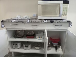 Fridge, microwave, oven, stovetop - Aconchego da Rosa dos Ventos (Baixo Grande São Pedro da Aldeia)