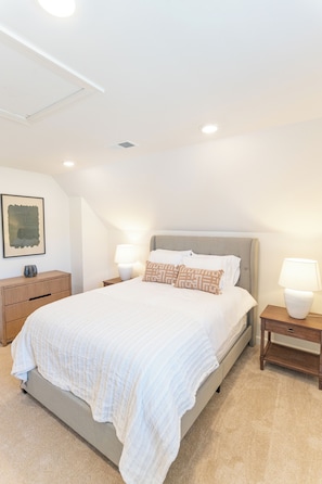 Room - New - 3 Bedroom Downtown Escape (Jackson)