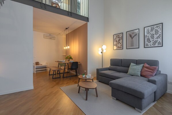 Living area - Gorgeous apartment located on two levels, third and fourth floors, of a building WITHOUT an elevator (accessible up to the second floor and then continuing up a flight of stairs).In 67 sqm of space it can accommodate 6 people.The property is located in t (Parma)