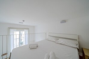 WiFi - GuestHost - APT with balcony on 2 levels Milan-Centro! (Milano)