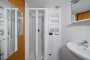 Shower, bidet - GuestHost - APT with balcony on 2 levels Milan-Centro! (Milano)