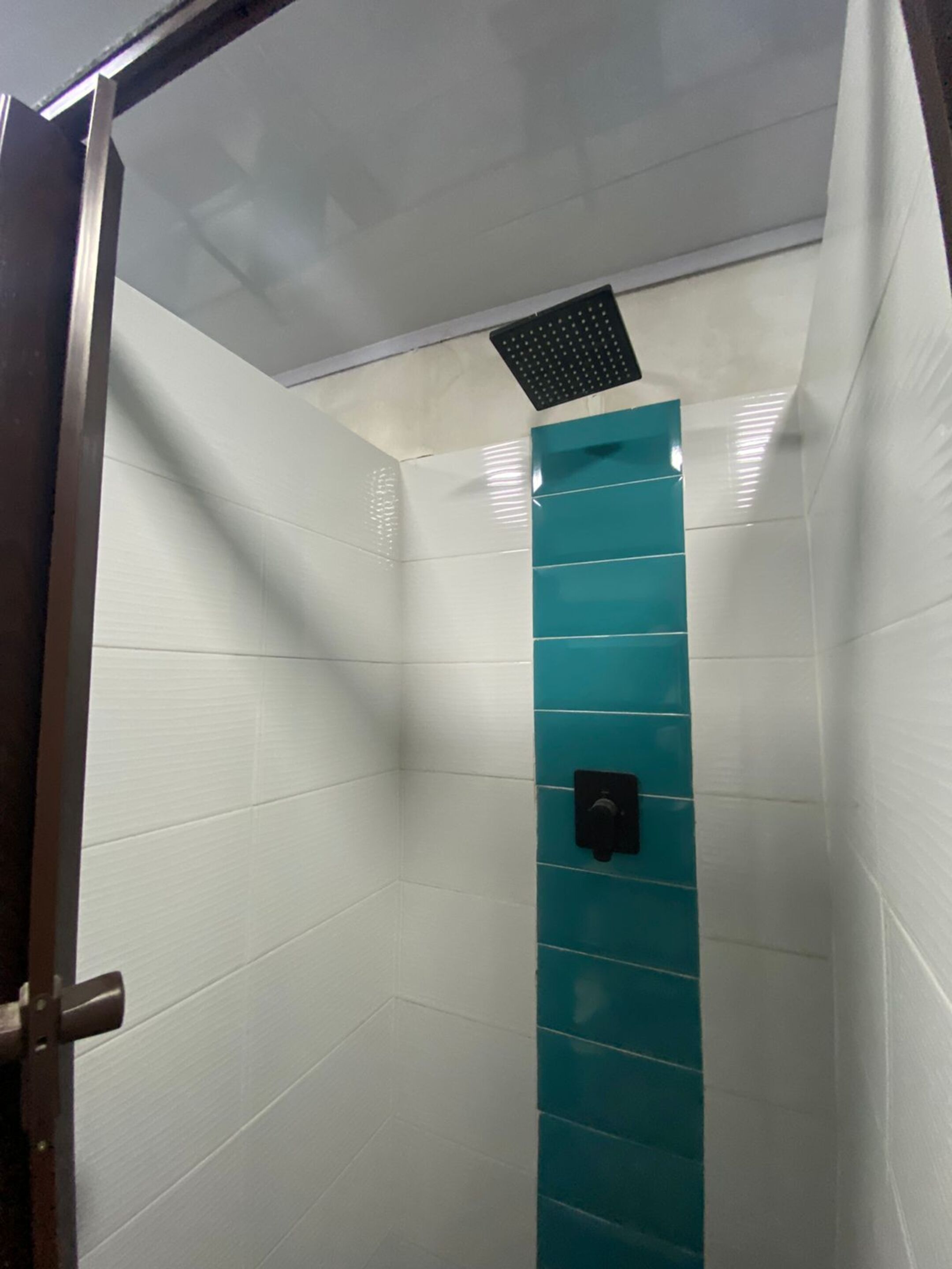 Standard Double Room | Bathroom shower