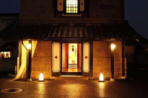 Exterior detail - Hotel Sosha (Ishioka)