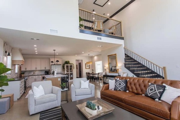 Smart TV, libros, estéreo