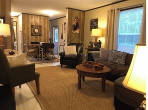 Smart TV - 10𝕘𝕦𝕖𝕤𝕥𝕤6𝕓𝕖𝕕𝕤ᴳ3br/2baᴼᴺ𝐂𝐇𝐒 нorѕe𝐅armᵀᴴᴱ𝐆uest𝐇ouse~
(Hollywood)