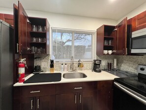Fridge, microwave, oven, coffee/tea maker - Acogedora Casa con Excelente Ubicacion (Miami)