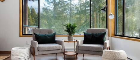 Smart TV, fireplace, video games, offices