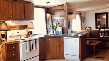 Fridge, microwave, oven, coffee/tea maker