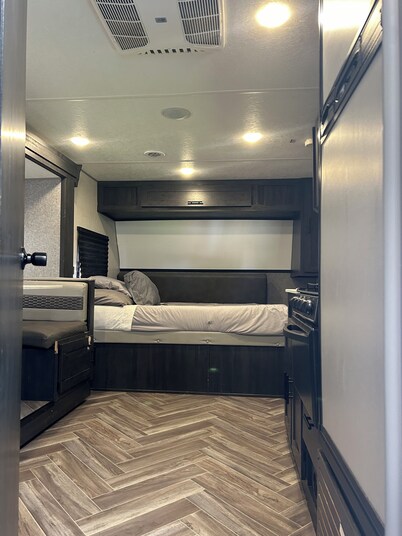 Spacious 27â RV on horse farm