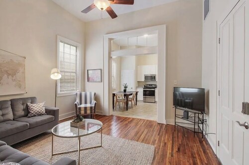 Cute 1bed 1bath steps from French Q, Bourbon St and Jazz venues