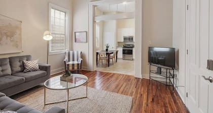 Cute 1bed 1bath steps from French Q, Bourbon St and Jazz venues