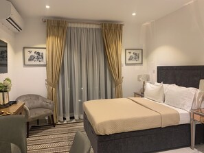 Suite Studio Deluxe | Rideaux occultants, chambres insonorisées, fer et planche à repasser