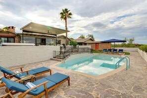 A heated pool - Hollywood Hills of Tucson: 20 Acres, Pool, Hot Tub (Tucson)