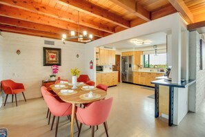 Dining - Hollywood Hills of Tucson: 20 Acres, Pool, Hot Tub (Tucson)
