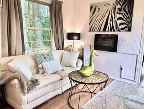 TV, fireplace