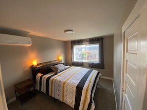 2 slaapkamers, een bureau, een strijkplank/strijkijzer, gratis wifi