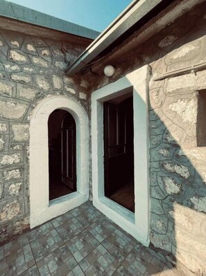 Exterior detail - Rustic room in Skadar lake natural resort 2 (Rijeka Crnojevica)