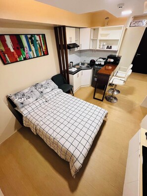 1 bedroom, WiFi, bed sheets - D Tower Very Comfortable Room for 3 (Iloilo City)