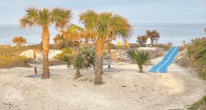 Amazing Direct Oceanfront home sleeps 14