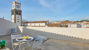 Panoramic-Doppel- oder -Zweibettzimmer (32 4ºN) | Terrasse/Patio
