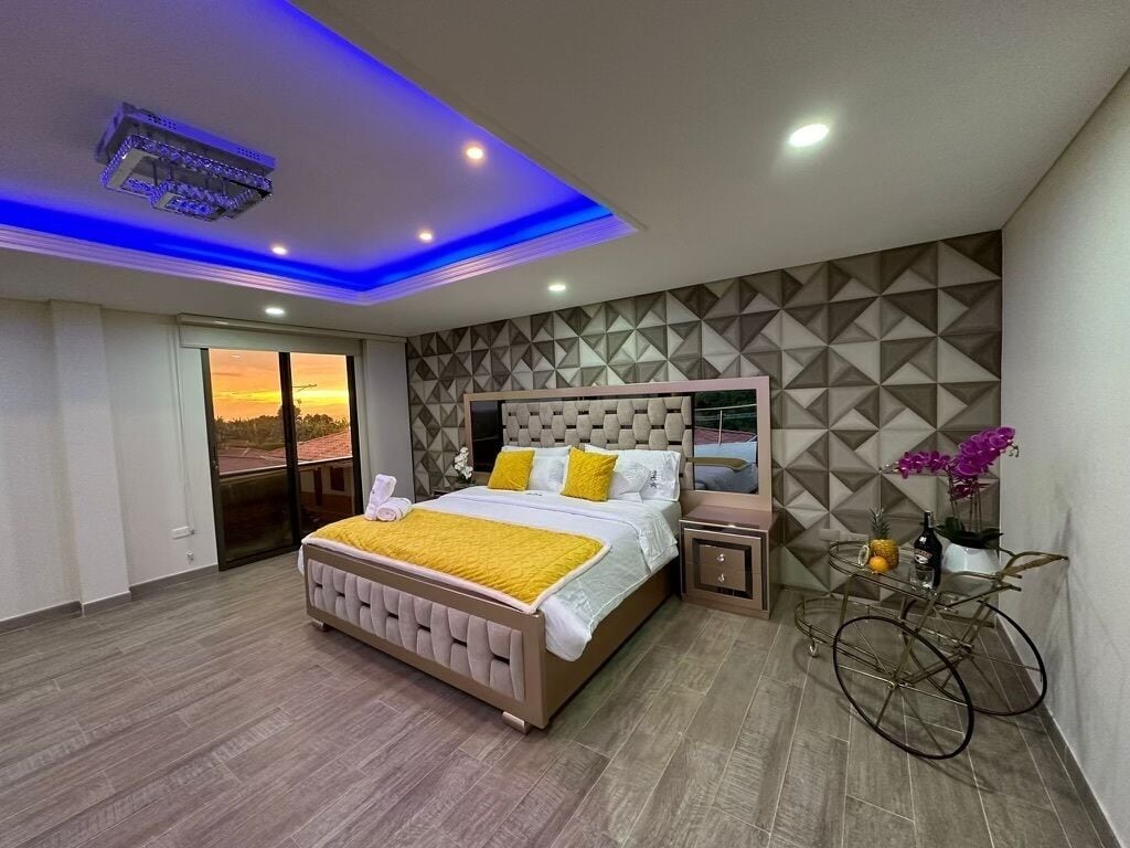 5 habitaciones, caja de seguridad en la habitación y escritorio 